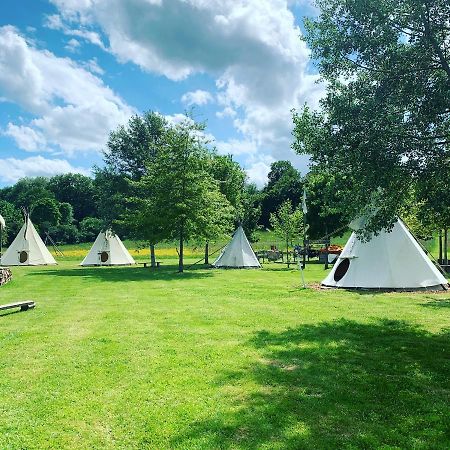 Les Tipis Du Bonheur De Vivre Hotel Brulon ภายนอก รูปภาพ