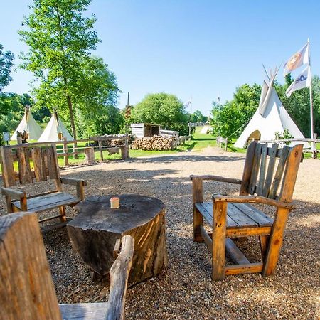 Les Tipis Du Bonheur De Vivre Hotel Brulon ภายนอก รูปภาพ