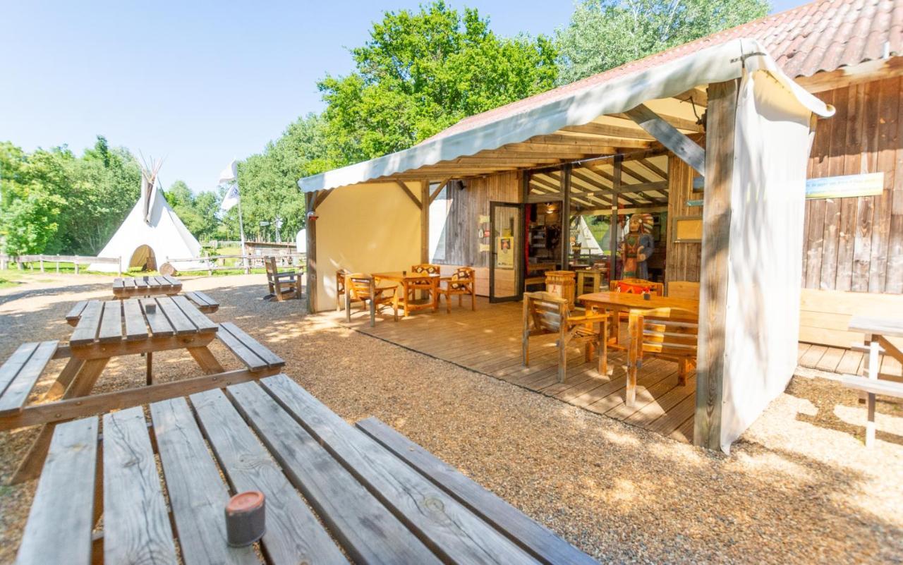 Les Tipis Du Bonheur De Vivre Hotel Brulon ภายนอก รูปภาพ