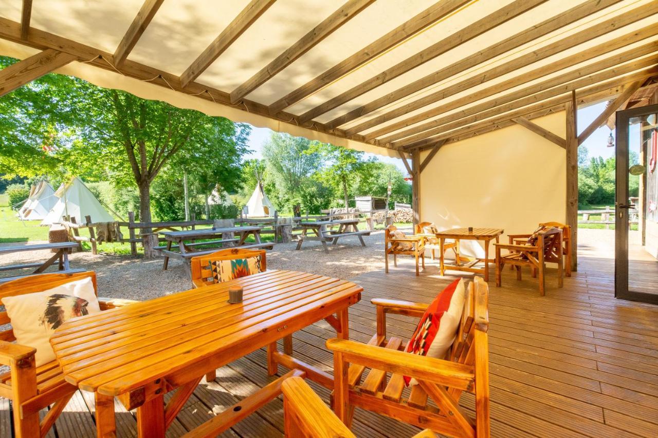 Les Tipis Du Bonheur De Vivre Hotel Brulon ภายนอก รูปภาพ