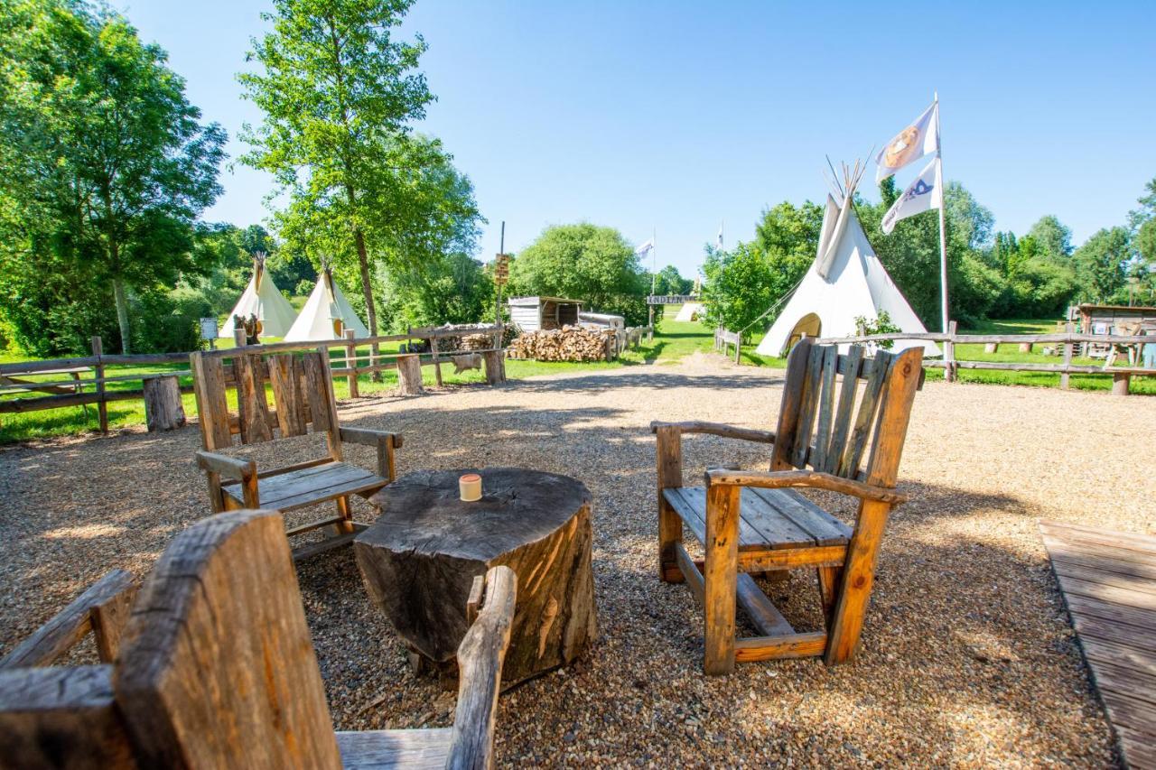 Les Tipis Du Bonheur De Vivre Hotel Brulon ภายนอก รูปภาพ