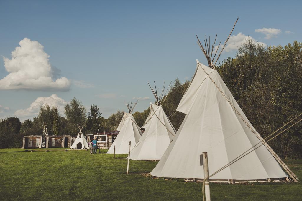 Les Tipis Du Bonheur De Vivre Hotel Brulon ภายนอก รูปภาพ