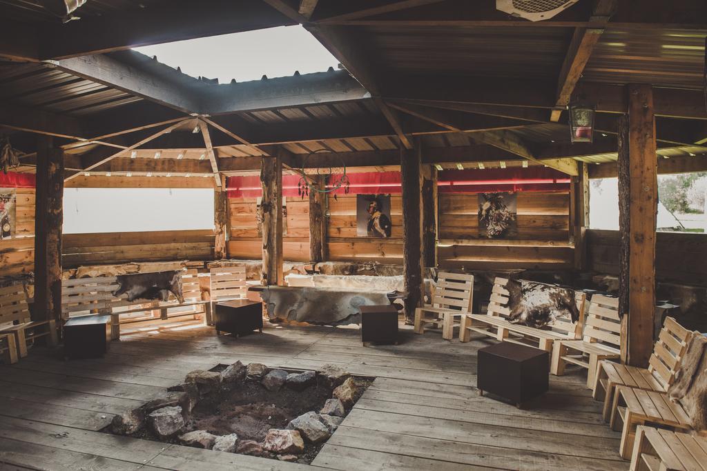 Les Tipis Du Bonheur De Vivre Hotel Brulon ภายนอก รูปภาพ