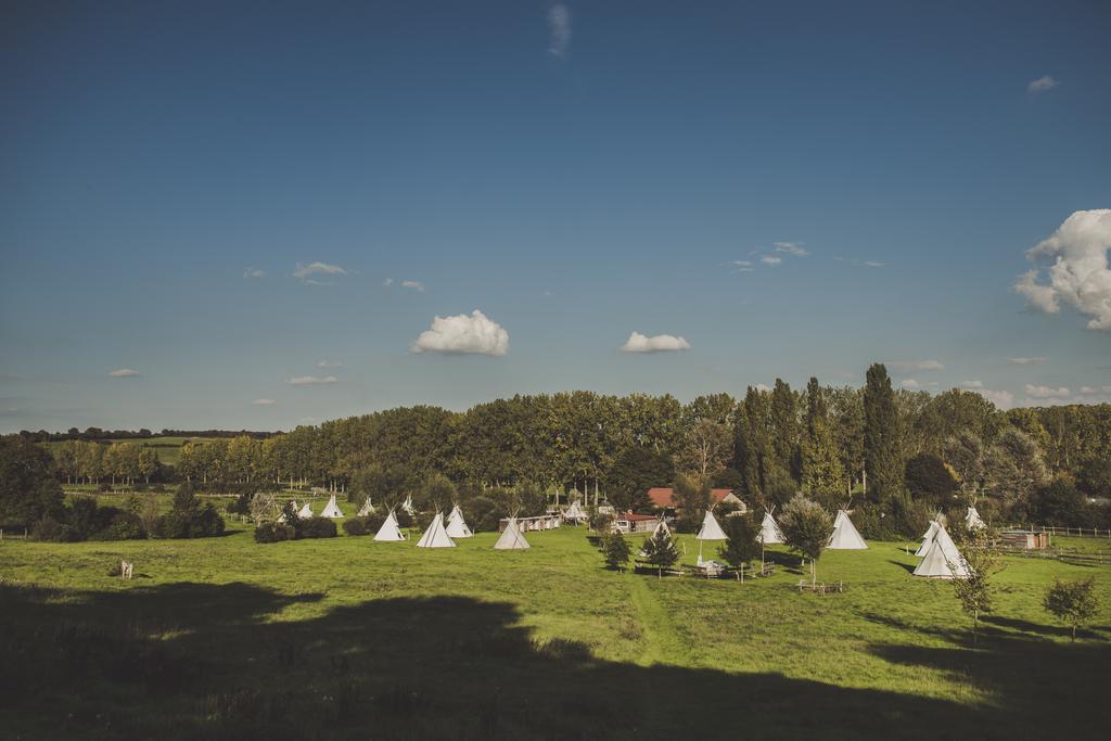 Les Tipis Du Bonheur De Vivre Hotel Brulon ภายนอก รูปภาพ