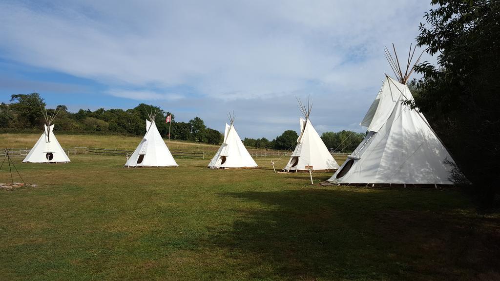 Les Tipis Du Bonheur De Vivre Hotel Brulon ภายนอก รูปภาพ
