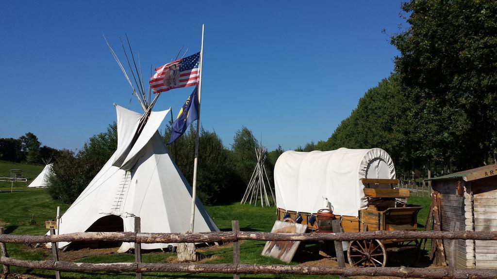 Les Tipis Du Bonheur De Vivre Hotel Brulon ภายนอก รูปภาพ