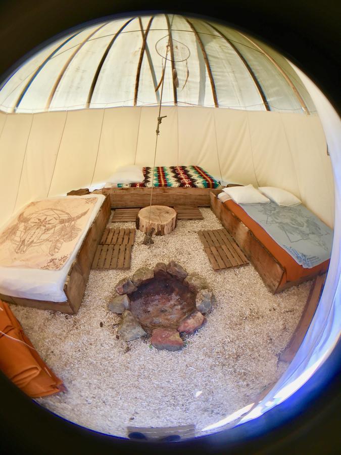 Les Tipis Du Bonheur De Vivre Hotel Brulon ภายนอก รูปภาพ